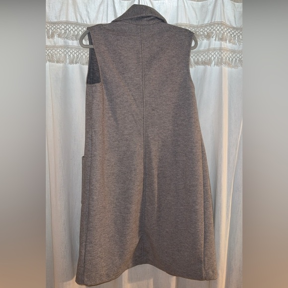Gray Sleeveless Open Front Cardigan - Picture 2 of 2